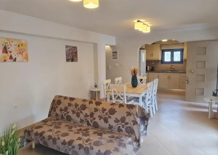 Maria\'S Family House\'S 1