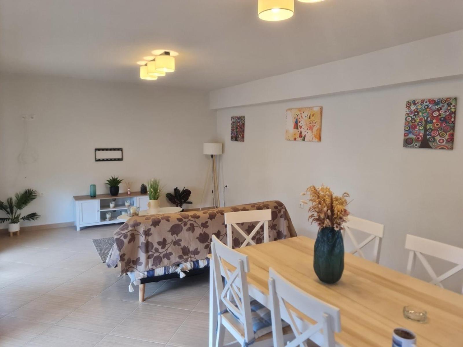 Maria's Family House's 1 *
